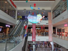 ラッキーモールに到着。
クーラー最高。