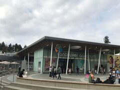 4時過ぎにバンクーバー水族館にたどり着きました

並んでいたし 5時閉館なので諦めました

ショップには色々なグッズを売ってました