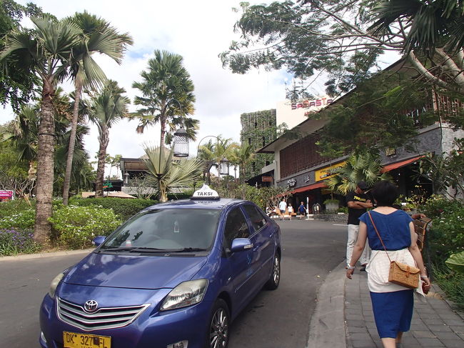 今日はお土産を買って、夜はイカンバカールへ行く予定。