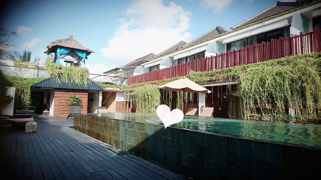 ホテルのプールで遊ぶ。<br /><br />この時は、若干寒かったので私は早々に切り上げ。