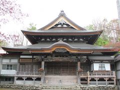 入船公園へ向う途中にある天上寺。
1882年創建の浄土宗のお寺で、山門と本堂は立派で威厳を感じます。境内には六地蔵、慈母観音、五劫思惟、法然上人像などの像が点在し、桜の名所だそうです。

そろそろ小樽港フェリーターミナルへ向います。