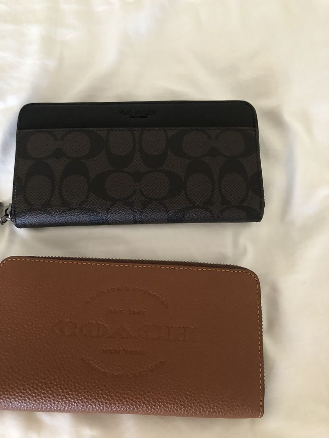 夫はCoachの長財布を(n´v｀n)<br /><br />ついてる値札から<br />２０%OFFからの<br />７０%OFF！！！！<br />65$くらい！<br />あまりの安さに<br />二つ購入しました！<br />大満足！<br /><br />帰りのバスも乗り継ぎがよく <br />ワイキキまでスムーズに帰ってこれましたょ！<br />