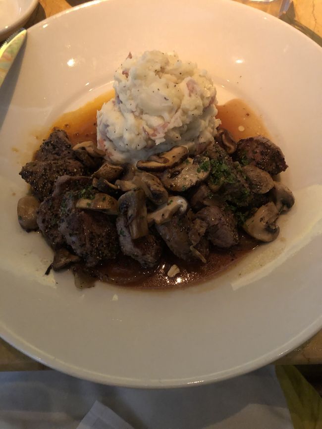 私はステーキダイアンを<br />ミディアムレアで。<br /><br />ん～～・・美味しい～んだけど・・・・(°_°)<br />こちらも味つけがかなり濃いめ～(＞＜)<br />食べてるとしょっぱくて舌が痺れてくるほど<br />ソースが塩っ辛い(O_O)<br /><br />お腹ぺこぺこなはずだったのに<br />味に飽きてしまい<br />お互い半分以上残してしまい。。<br />店員さんに言って<br />持ち帰りお願いしました(＞＜)<br /><br />毎年来てたチーズケーキファクトリーですが・・<br />こんな味濃かったっけ？！<br />今回はたまたまかもしれないけど・・。。<br /><br />もう、こないかな～(＞＜)