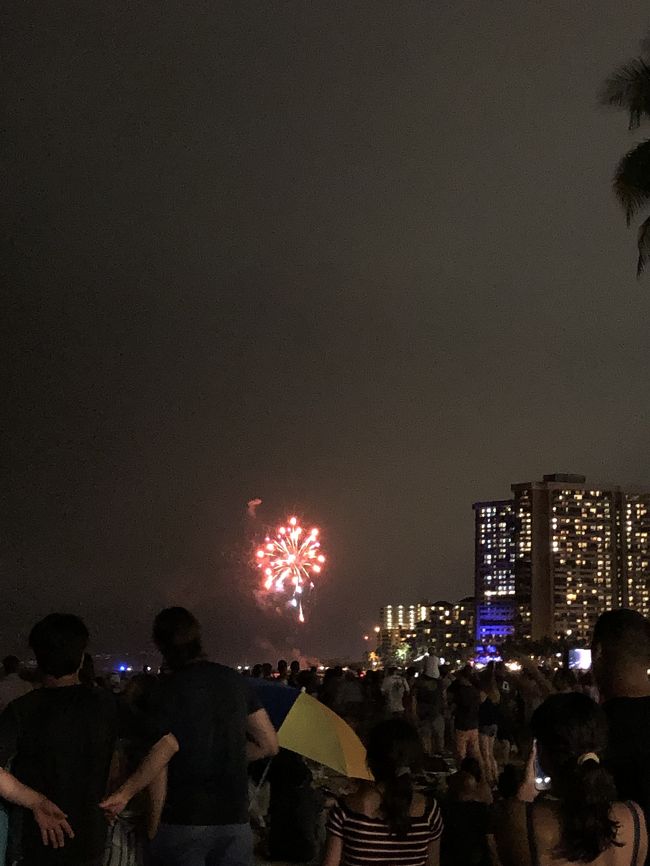 20:30<br />花火がスタートしました！<br />小さいながらも<br />遮る建物がないので<br />よく見えます。