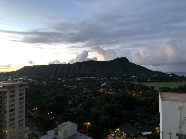7／5(金)<br />帰国の朝。<br />９泊ほぼ早起きし<br />ラナイから見てた朝陽や<br />この景色も<br />今日で見納め