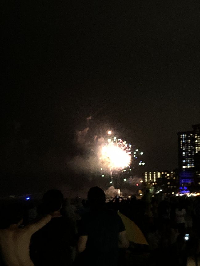 まさかハワイで<br />本格的な花火を見れると思ってもいなかったので<br />とても想い出に残る最後の夜になりました。<br /><br />ホテルに帰り<br />荷物をまとめます。<br />