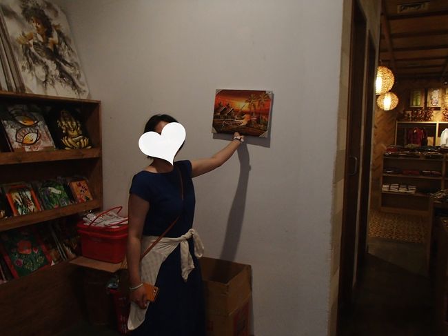 ステキな絵も沢山あったけど、持って帰ることを考えると買えなかった…。