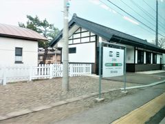 13:30　広田駅に着きました。（会津若松駅から４分）
2007年（平成19）大晦日、除雪機に給油中、誤って燃料のガソリンを近くの石油ストーブにかけてしまい駅舎が半焼する火災がありました。翌年、会津らしい和風の駅舎に建て替えました。