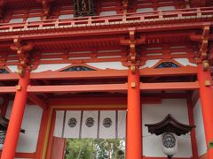 その後は、少々遠めの
今宮神社

知らなかったけど、玉の輿運のご利益があるそう
桂昌院さまに由来があるそうですよ


そして「阿呆賢さん」別名「重軽石」という石があります。
説明によれば
3度叩いて持ち上げて、重さを感じる
再度願い事を込めて持ち上げる
三度手のひらで撫でて持ち上た時に軽ければ願いが成就するといわれる
軽かった～
きっと成就できると信じます。
