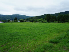 まず足を向けたのは、土淵山口集落を象徴するデンデラ野。
デンデラ野とは、この地方にかつて存在した習わしにより、60歳になった年寄りを捨てた場所。
老人たちは。ここで身を寄せ合って暮らし、日中は里へ下りて農作業を手伝っていたそうだ。