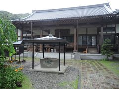 ５箇寺目、
四国八十八箇所　33番札所　雪蹊寺
http://www.88shikokuhenro.jp/33sekeiji/
到着したのが4時半ごろ、、
納経 ギリギリ間に合いました、、

弘法大師が開基と言われ、開基当時は「高福寺」と称したそうです、、
御本尊は釈迦如来
本堂の右には大師堂、、

オレンジ色の八重のお花はヤブカンゾウ（藪萱草）
中国原産のユリ科の植物で根や花蕾は漢方薬の生薬の材料になります、、