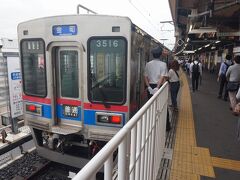 　金町方面の電車も、そこそこ混雑。ドア横に立って、出発進行。