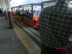 宇奈月駅から鐘釣駅までの往復です。
終点は鐘釣駅から20分の欅平駅です。