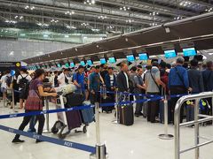 大韓航空カウンターへ。激混み！