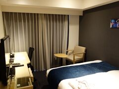 松山に戻って本日宿泊のホテルにチェックイン。
そして荷物おいてすぐに出発、居酒屋へ！