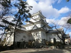 「大垣城」の天守閣です。

元々あった天守閣は、昭和20年7月29日の大垣空襲によって消失してしまい、今の天守閣は昭和34年に復元された建物で、全国的にも珍しい4層の天守閣です。
関ケ原の戦いで、西軍.石田三成の本拠地として有名です。