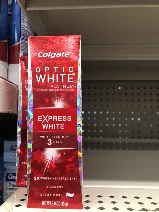 お友だちに頼まれた<br />ホワイトニングの歯磨き粉を買いに。<br />エクスプレスホワイト（3日以内に白くする）<br />
