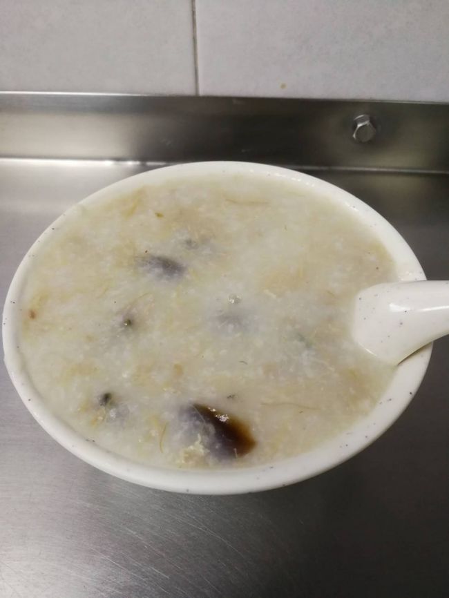 ホテル近くのおかゆ屋さん。<br /><br />今回あんまり食べられませんでした。