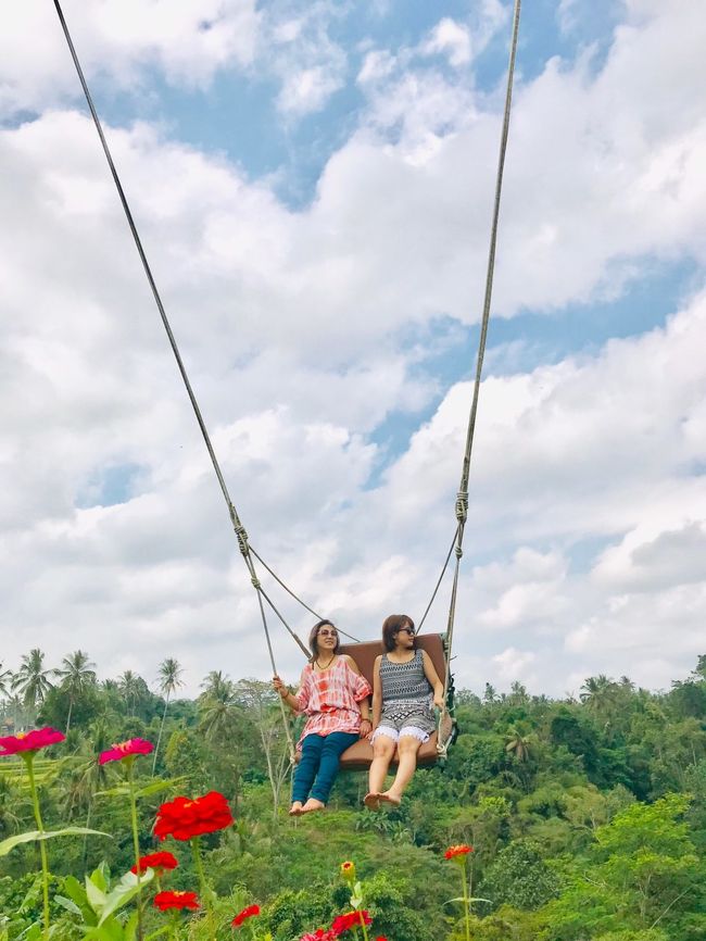 ポージングも指示してくれて、こっち見て～と言われて向いてみたけど、娘ちゃん首捻り過ぎｗｗｗ<br /><br />若いと首も良く曲がるのねꉂꉂ"̮˖笑"̮˖