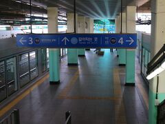 今日は、地下鉄１号線終点の仁川駅に向かうこととした。

何も計画を立てずに、ガイドブック無しで仁川に来たので、思い付きのまま港のある仁川駅に向かった。