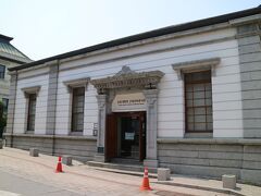第十八国立銀行は、1877年（明治10年）に設立された国立銀行。
 十八銀行は現在は、長崎市に本店をおく銀行で、仁川支店だったこの建物はその後、朝鮮殖産銀行の支店になった。