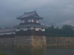 広島市内に宿泊し、翌朝早朝に出発。
広島城をチラ見。