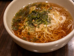 ホテル「ラビスタ釧路川」では１階の食堂で夜食のラーメン（ハーフサイズ）を無料でいただけます。以前、奈良の同じドーミーイン系列のホテルでも同じサービスがありました。
合理的な運営でなかなか気の利いた快適なホテルだと思います。

大浴場にて入浴後就寝。おやすみなさい。
続きます。