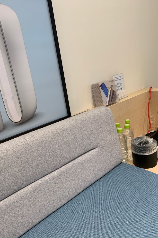 関空にて<br />喫煙所に行ったつもりがアイコスサロンが出来てました！<br />アイコスも貸し出ししてくれるし中身も吸い放題！！<br />なんとも素敵空間に感動ｗ<br />サロンの奥にまた扉があり、アイコス以外の方の喫煙所になっていました。<br />なんか暗く煙モクモク・・・な喫煙所っぽかったです(;^ω^)