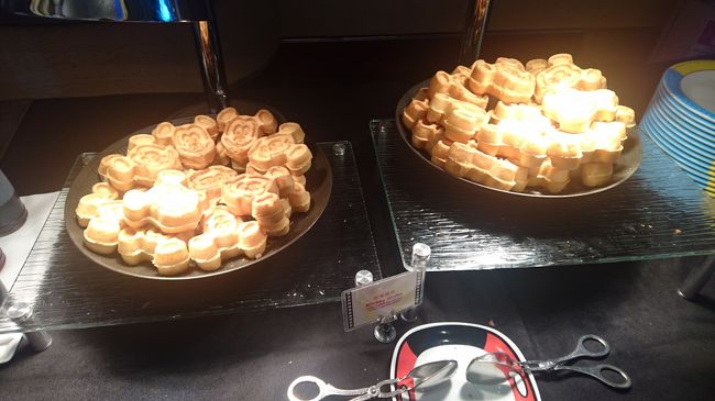 ミッキーワッフル。<br />ミッキー型の物があるとつい取りたくなる。