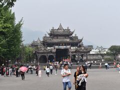 市名にもなっている都江堰は、堰の字のとおり、昔の水利施設である。