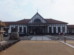 JR琴平駅。
築80年超えの駅舎は「近代化産業遺産」に認定されています。