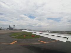 その関係で、なかなか離陸しません。いつも以上の倍の時間を要して、ようやく離陸です。