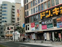 目を覚ますと立川駅近く。いつも行ってるドン・キホーテの横の鳥貴族で目が覚めました！
焼鳥食べてるから帰省本能が発達したようです( 笑 )