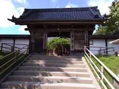 ふっと空間が開けたと思ったら、中尊寺。
