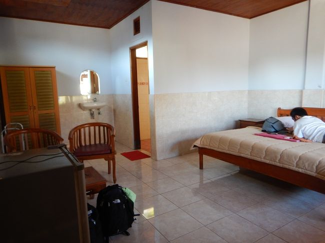 全体的に古いけどめちゃ清潔！<br />おばあちゃんがずーっと掃除してた。<br />プールなし、基本水シャワーのみ。<br />私達は普通に洗えるレベルの温度。<br />しょっぱくはなかったと記憶。<br />エアコン、冷蔵庫あり。<br />ヨーロッパ系のツーリストばかりで静か。