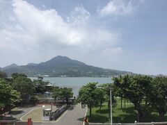 今回は時間の都合上淡水散策はカット
しかし、淡水駅到着直前、車内からこんな景色が…