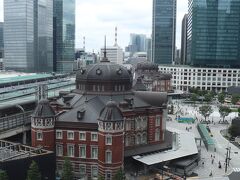 東京駅を眺めながら7階へ。