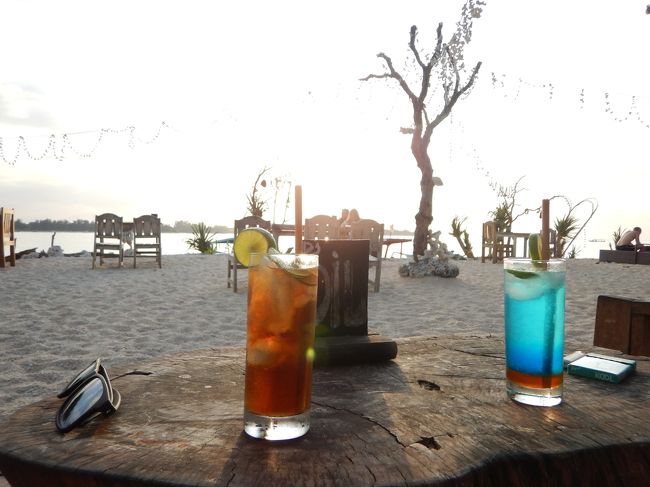 はい、気に入ってしまったDianaCafe。<br />ハッピーアワー17:00ちょうどに入店。<br />今日は足を伸ばせるガゼボ席で。