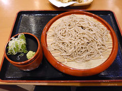 車中泊予定の「道の駅 甲斐大和」で買い物をして、こちらのレストラン「味処 そばの実」にて遅めのランチ。