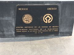 メキシコシティーは街全体が世界遺産。
今ソカロから歩いてきた道の下にはまだ見ぬ遺跡が埋まっているなんて、感慨深いものです。
それにしても英語表記がないんですね。
スペイン語全く出来ないから、これからがちょっと不安です。