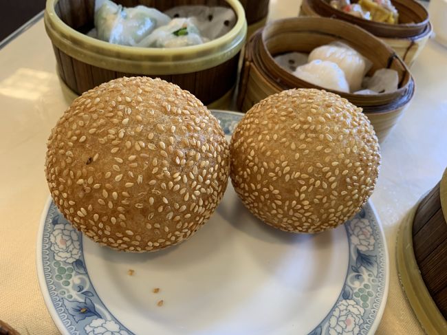 こちらはデザートの餡が入ったまんじゅう的なやつです。