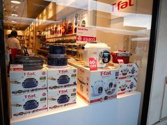 で、どっちもちゃんと買えてほくほくの我が家♪
でも、娘がベンチに座った時に毛虫っぽい？虫に刺されて大変でした。
まあ、蚊に刺された位の腫れだったけど。