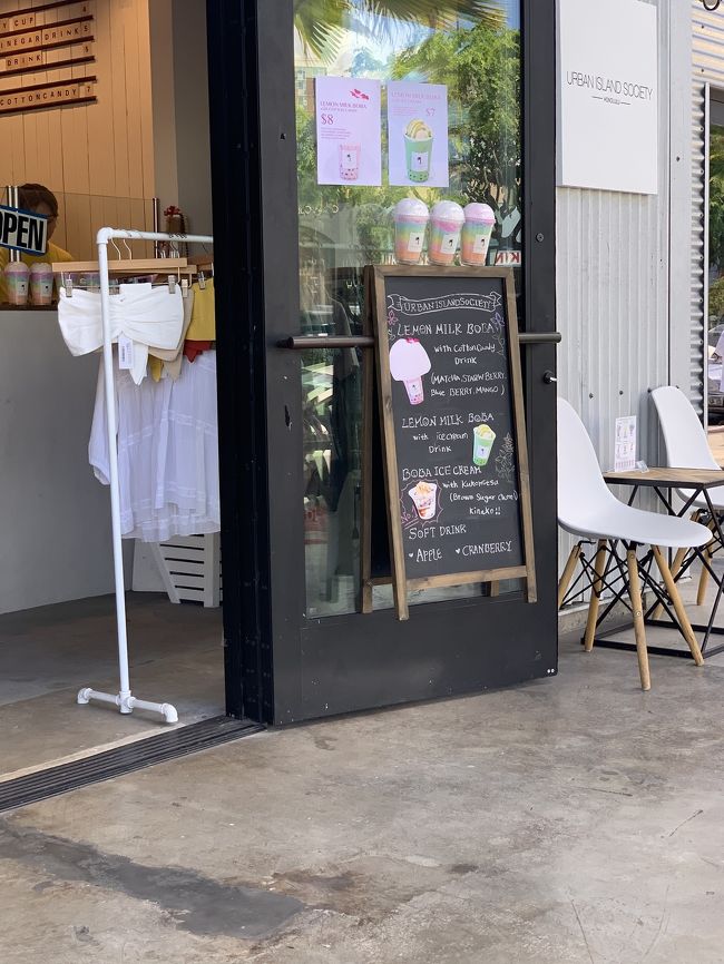 暑いので冷たいものが欲しくなり、アーバンアイランドソサエティという名のカフェに行きました。