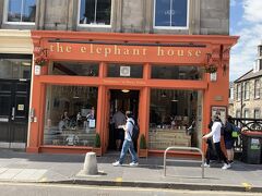 エレファントハウス。ハリポッターの作者・J・K・ローリングがここでハリーポッターを執筆したことから多くのファンが訪れる。