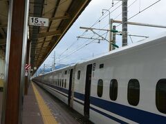 東京駅から新幹線こだまで約1時間、新富士駅に到着。