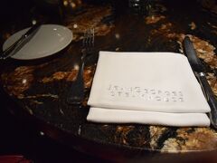 ラスベガスに戻って来ました

dinnerはアリア内のJean Georges Steakhouseへ
ジャン・ジョルジュ氏は、ニューヨークでミシュランの星を獲得し続けているシェフ