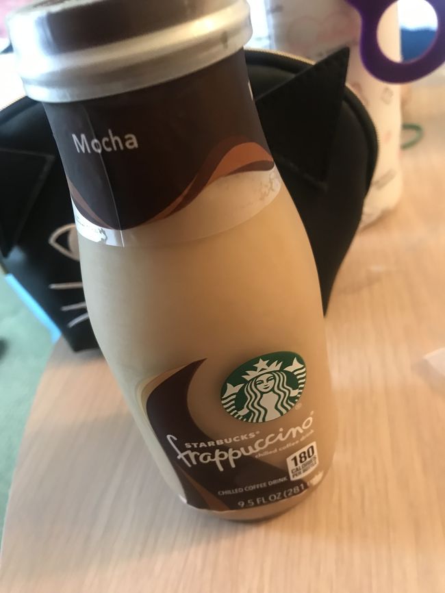 瓶のスタバ！<br />これ、飲んでみたかった―。<br /><br />甘いけど、思ったよりは甘くなかったかなー。<br />＄2.69+TAX