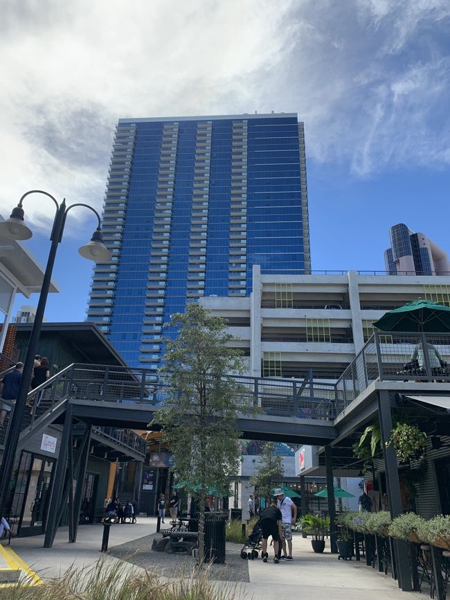 昨年５月に通称「モンスター」の近くにある公園内の公衆トイレで日本人が襲われる事件があり、トイレは飲食店かＳＡＬＴ内で済ますようドライバーから言われていたので、ここで済ませました。