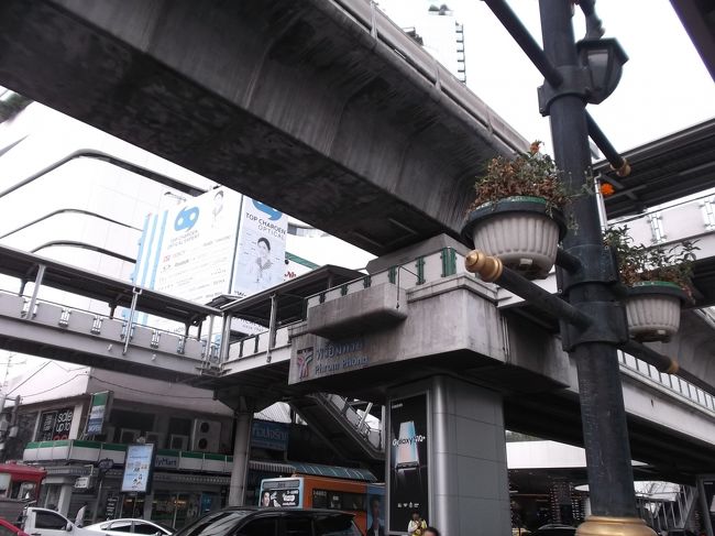１５５４．プロンポン駅まで来ました。まだ歩きたい気持ち。
