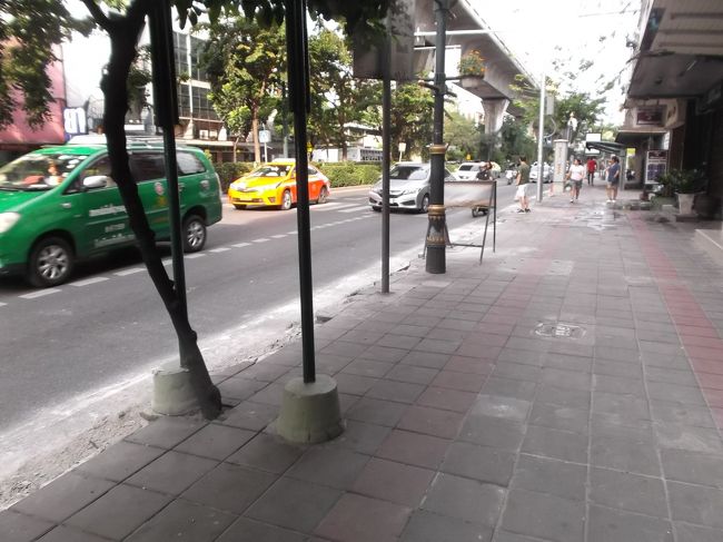 １６１４．ここらから歩道の端っこが欠けています。